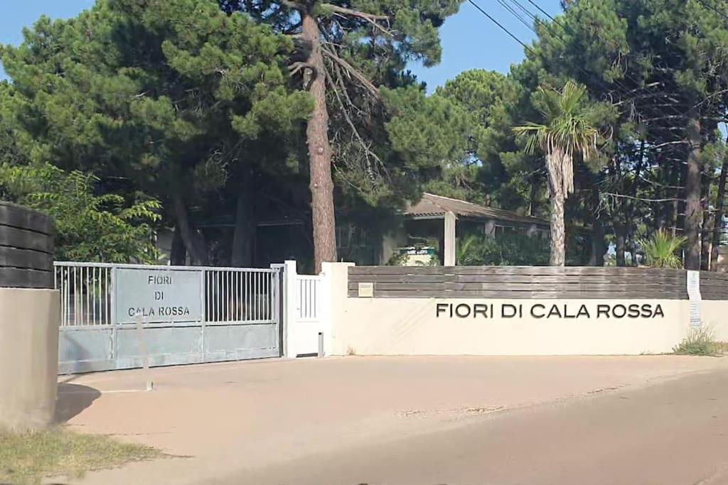 Fiori Di Cala Rossa Appartement T3 Dans Residence Hotelliere Chez Virginie Lecci Exterior foto